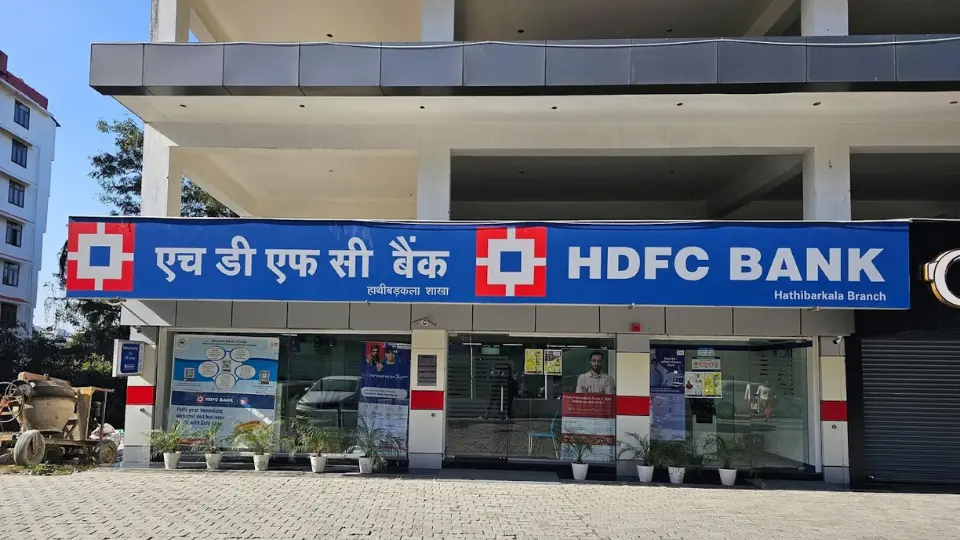 HDFC Bank’s Q2 Report Shows Strong 15% Deposit Growth — Signals Rising Investor Confidence